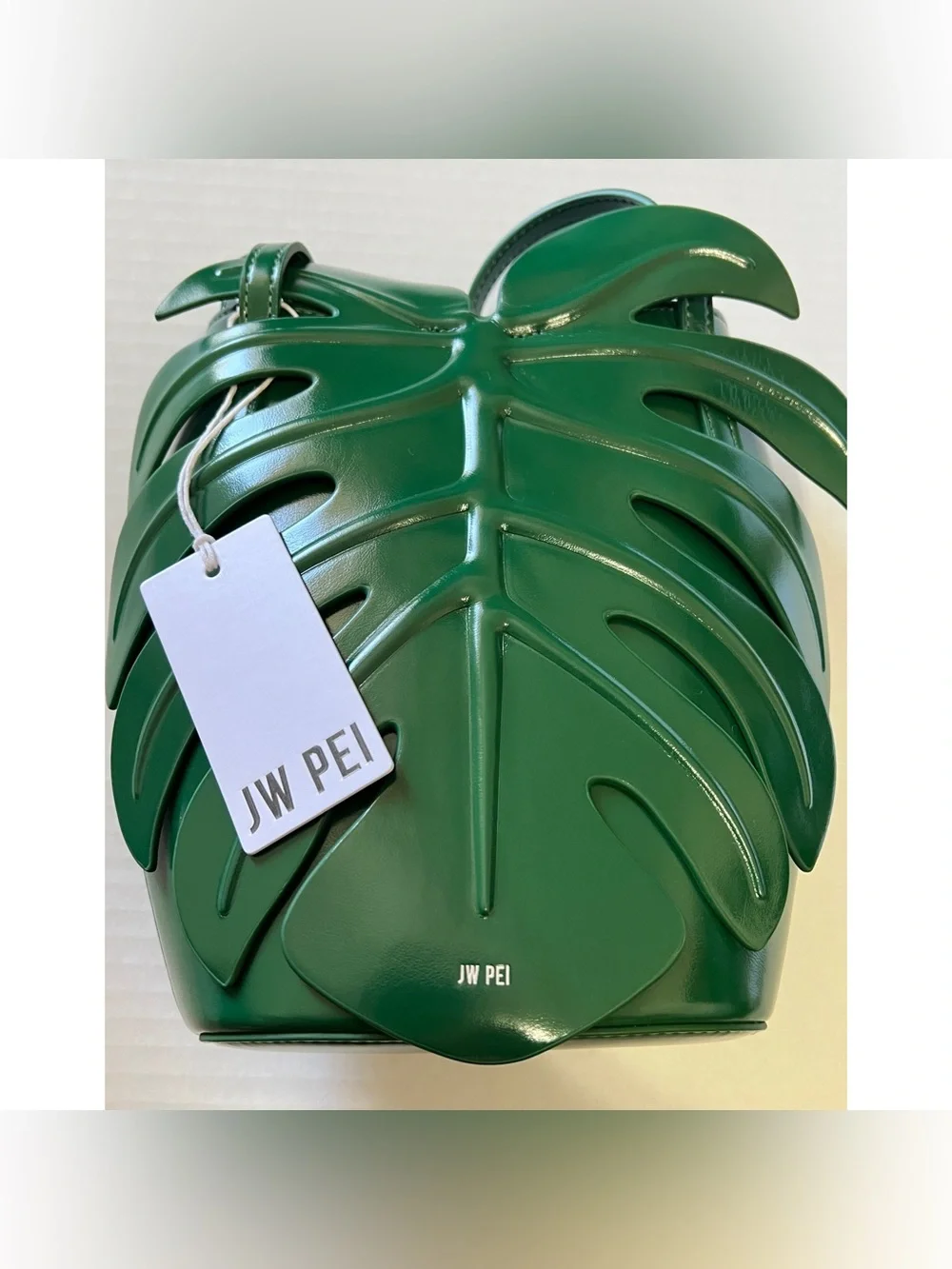 JW PEI green monstera leaf shaped novelty bag new in box - Picture 2 of 16